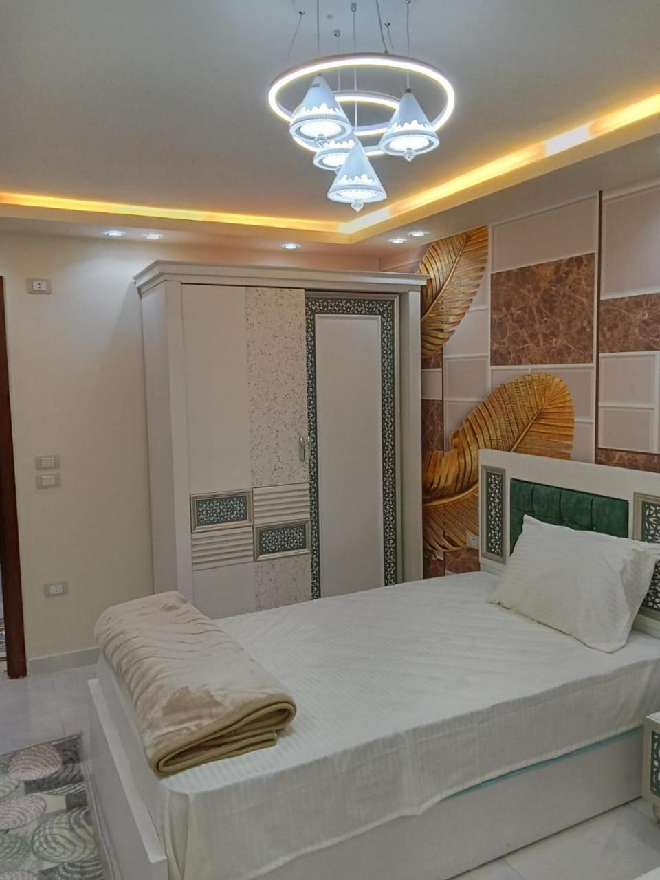 جديدة رائعة باطلالة جانبية على النيل وبالقرب من جميع الاماكن الحيوية في المهندسين Apartment Cairo