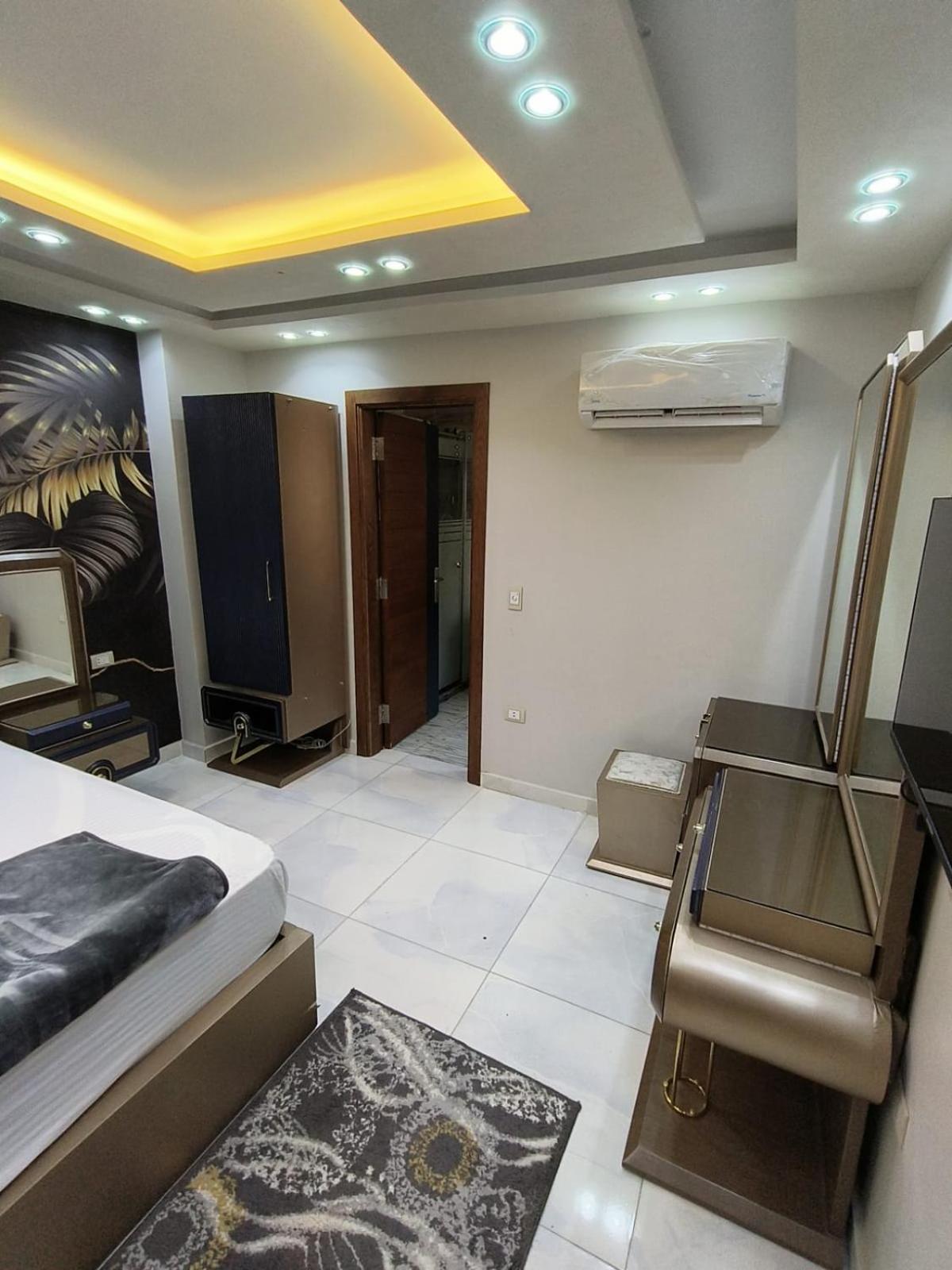 جديدة رائعة باطلالة جانبية على النيل وبالقرب من جميع الاماكن الحيوية في المهندسين Apartment