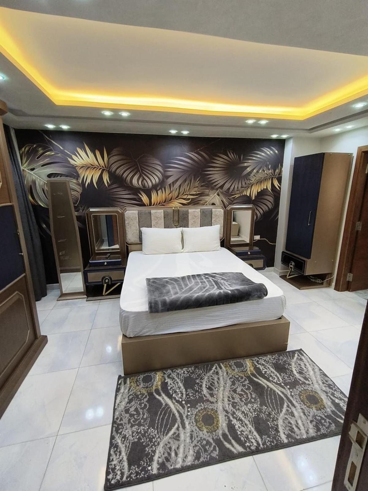Apartment جديدة رائعة باطلالة جانبية على النيل وبالقرب من جميع الاماكن الحيوية في المهندسين Cairo