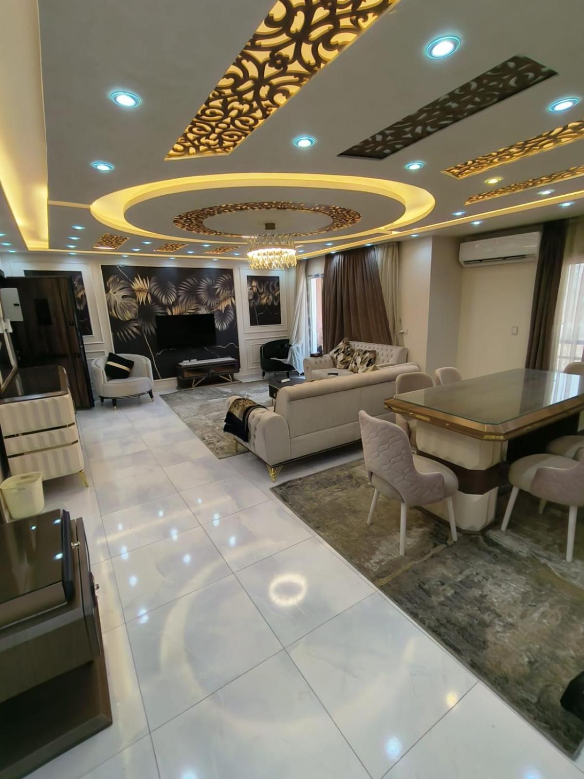 Apartment جديدة رائعة باطلالة جانبية على النيل وبالقرب من جميع الاماكن الحيوية في المهندسين