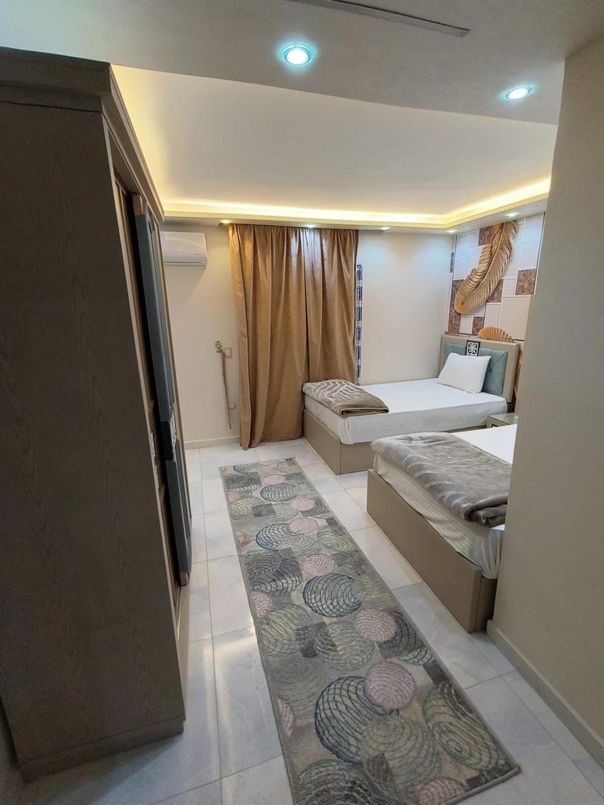 جديدة رائعة باطلالة جانبية على النيل وبالقرب من جميع الاماكن الحيوية في المهندسين Apartment Cairo